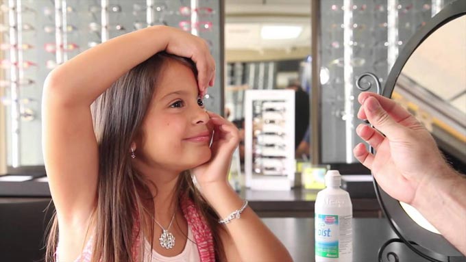 с какого возраста носят линзы