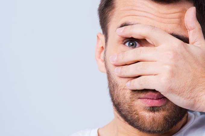 отекают глаза по утрам