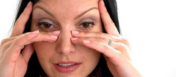 симптомы песка в глазу