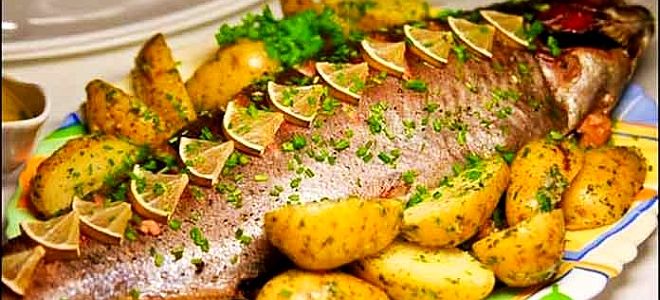 форель в духовке в фольге с картошкой форель в духовке в фольге с картошкой