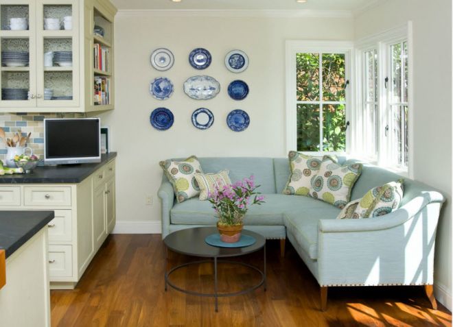 Тканевый угловой диван на кухню