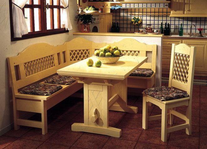 Угловой диван на кухню из дерева