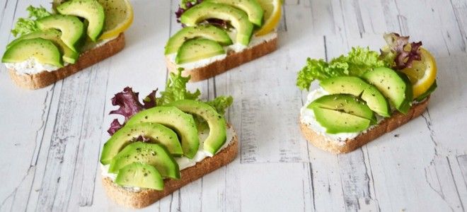 бутерброды с авокадо и творожным сыром бутерброды с авокадо и творожным сыром