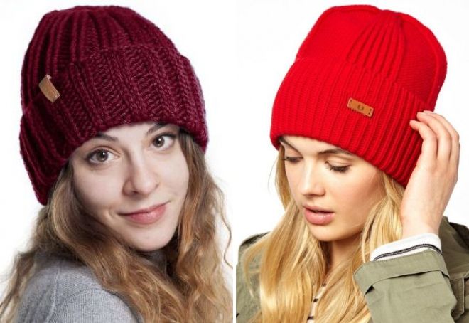 Красная шапка с отворотом Красная шапка с отворотом