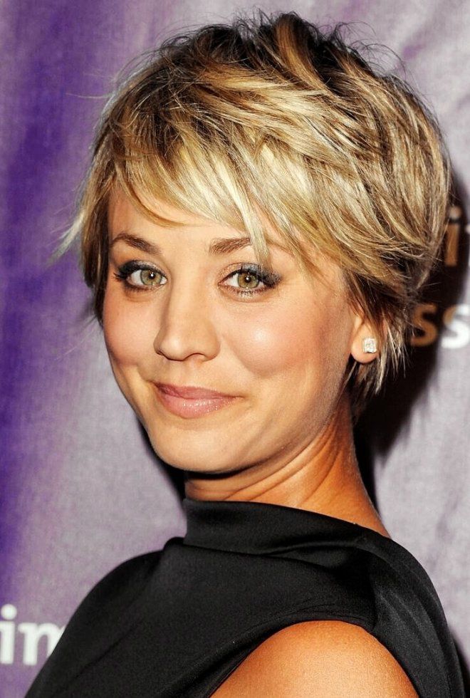 Короткие стрижки для круглого лица раз Короткие стрижки для круглого лица раз