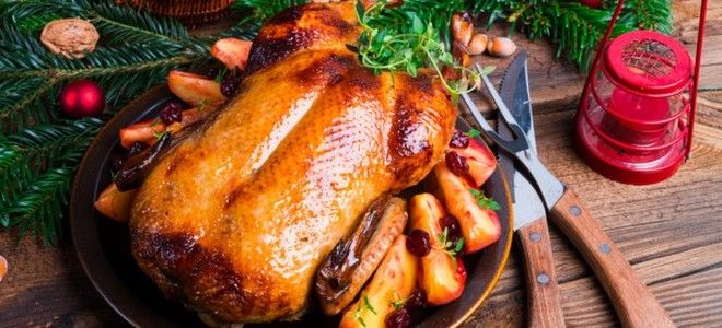 утка целиком с яблоками в духовке утка целиком с яблоками в духовке