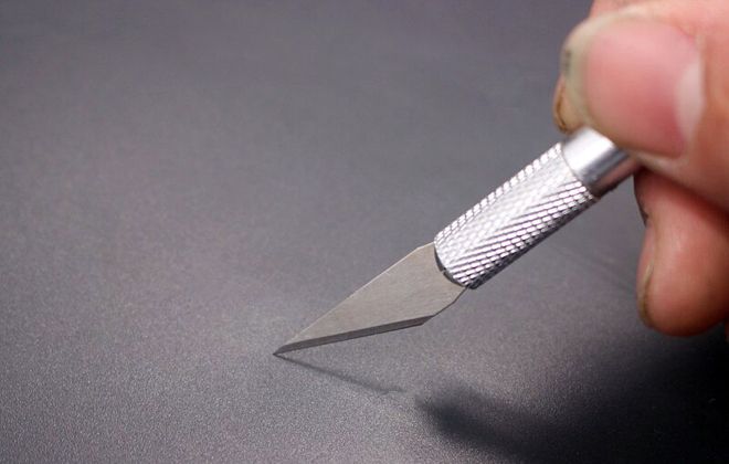 канцелярский нож скальпель канцелярский нож скальпель