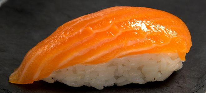 суши с лососем суши с лососем