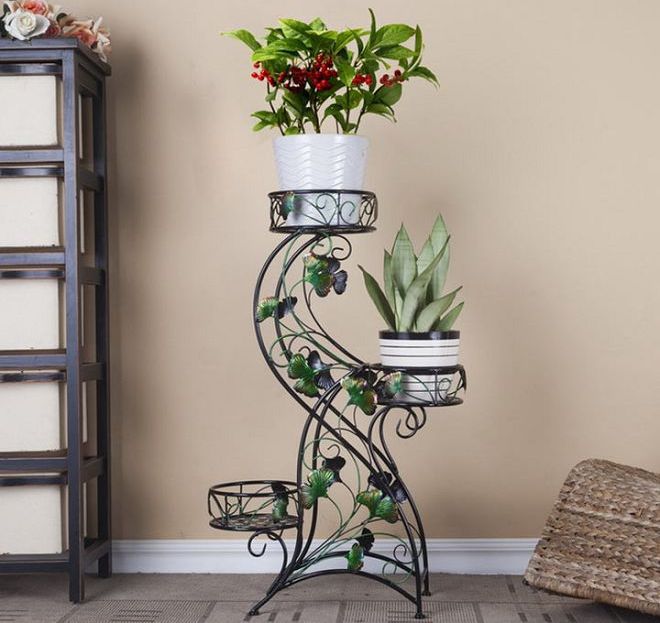 кованые подставки в интерьере кованые подставки в интерьере