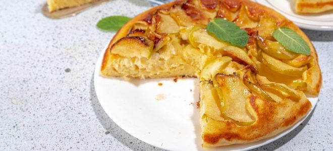 фото9 шарлотка с яблоками на сметане