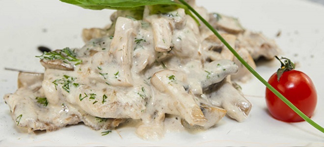 Курица, жареная в сметане