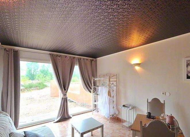 натяжные потолки в гостиной 6