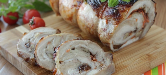 рулет из мяса в духовке в фольге