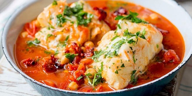 Тушеная рыба с овощами