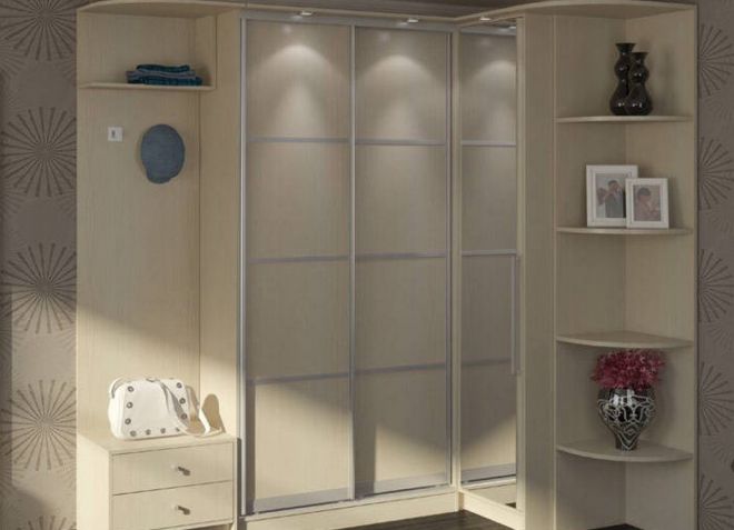 угловой шкаф в прихожую 1